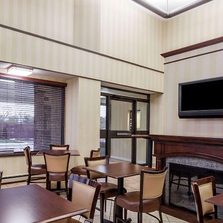 Days Inn By Wyndham Utica Bagian luar foto
