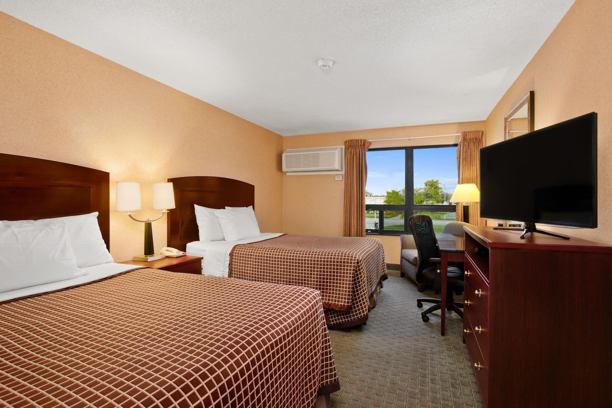 Days Inn By Wyndham Utica Bagian luar foto