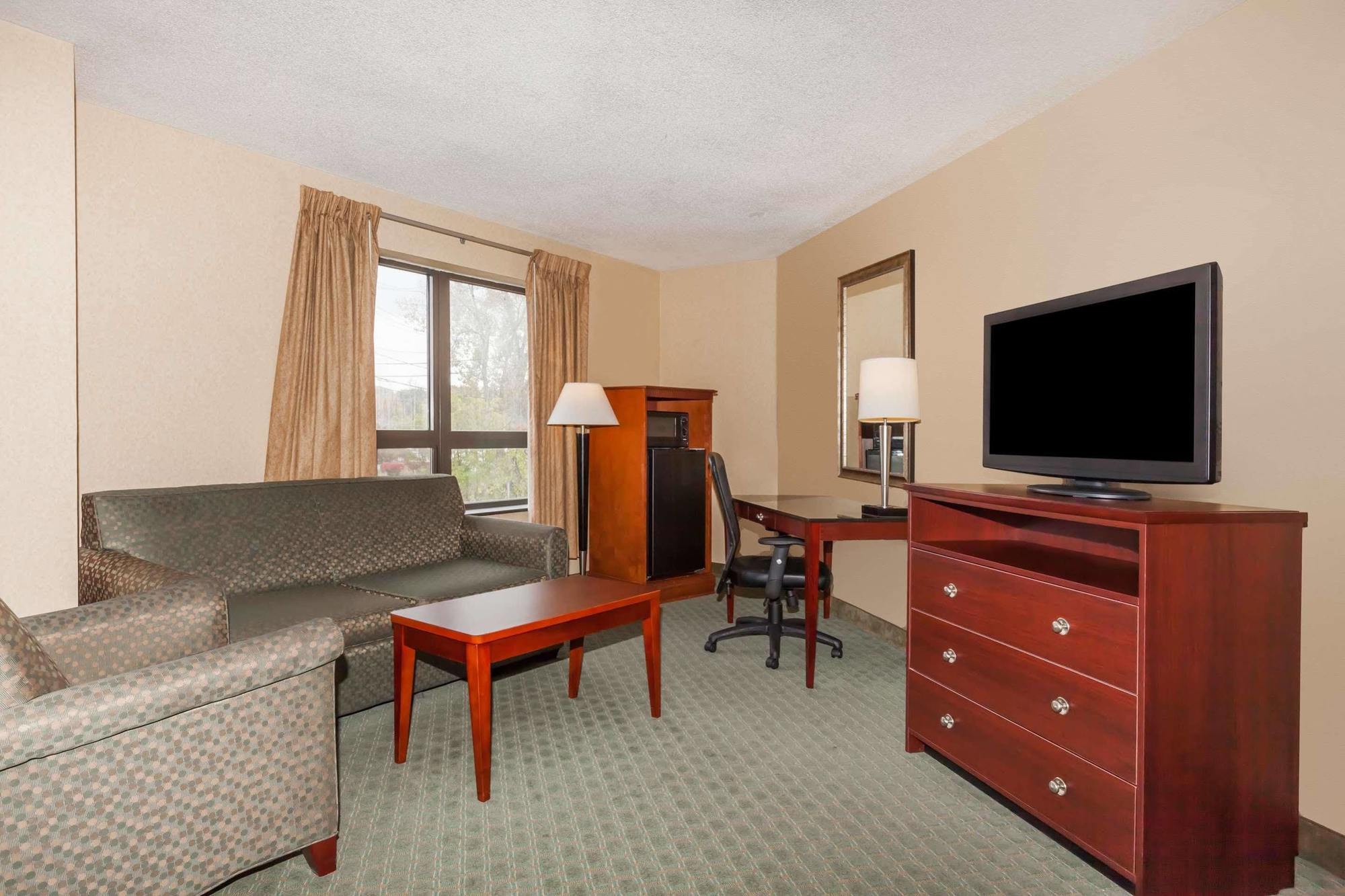 Days Inn By Wyndham Utica Bagian luar foto