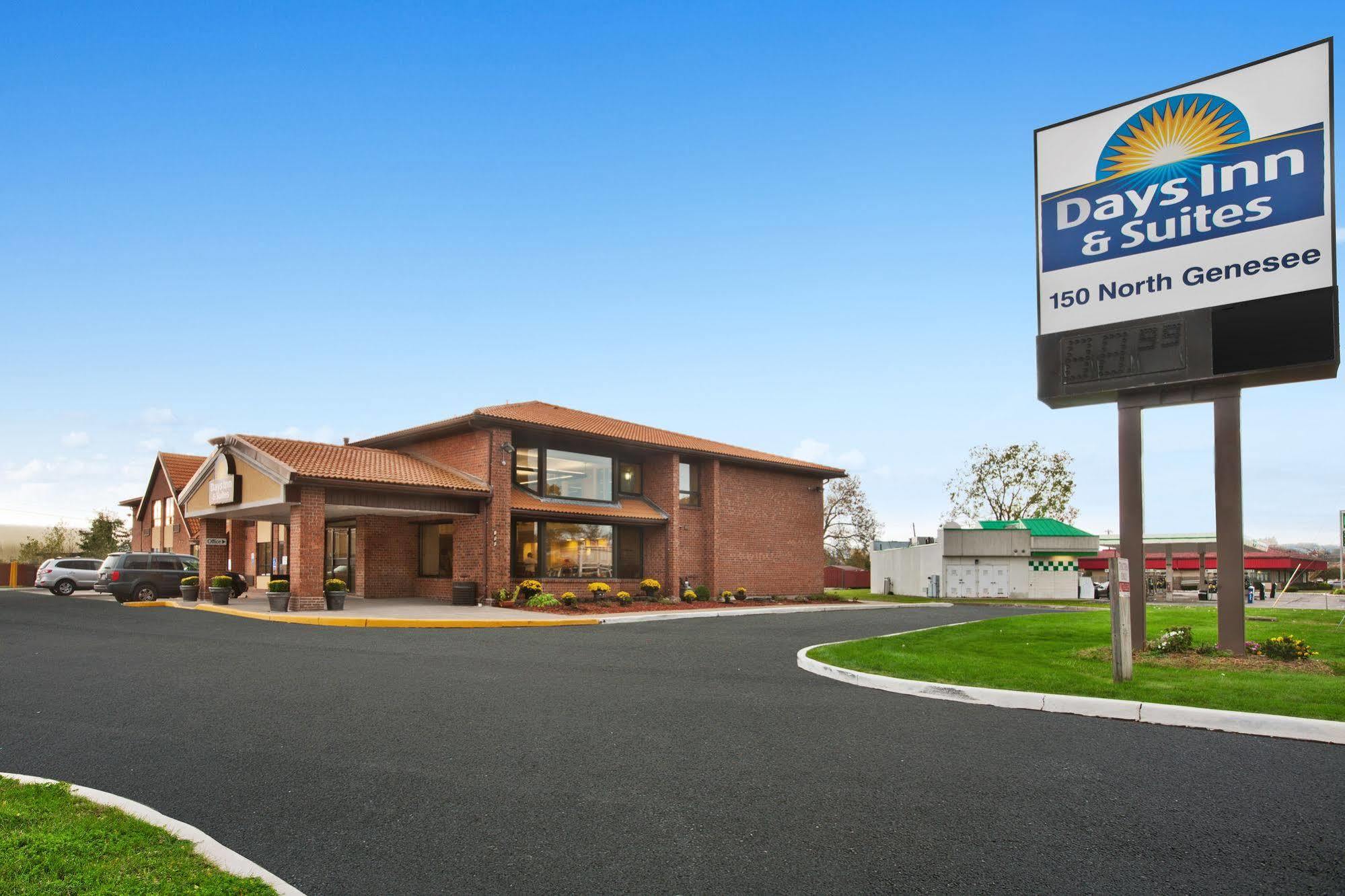 Days Inn By Wyndham Utica Bagian luar foto
